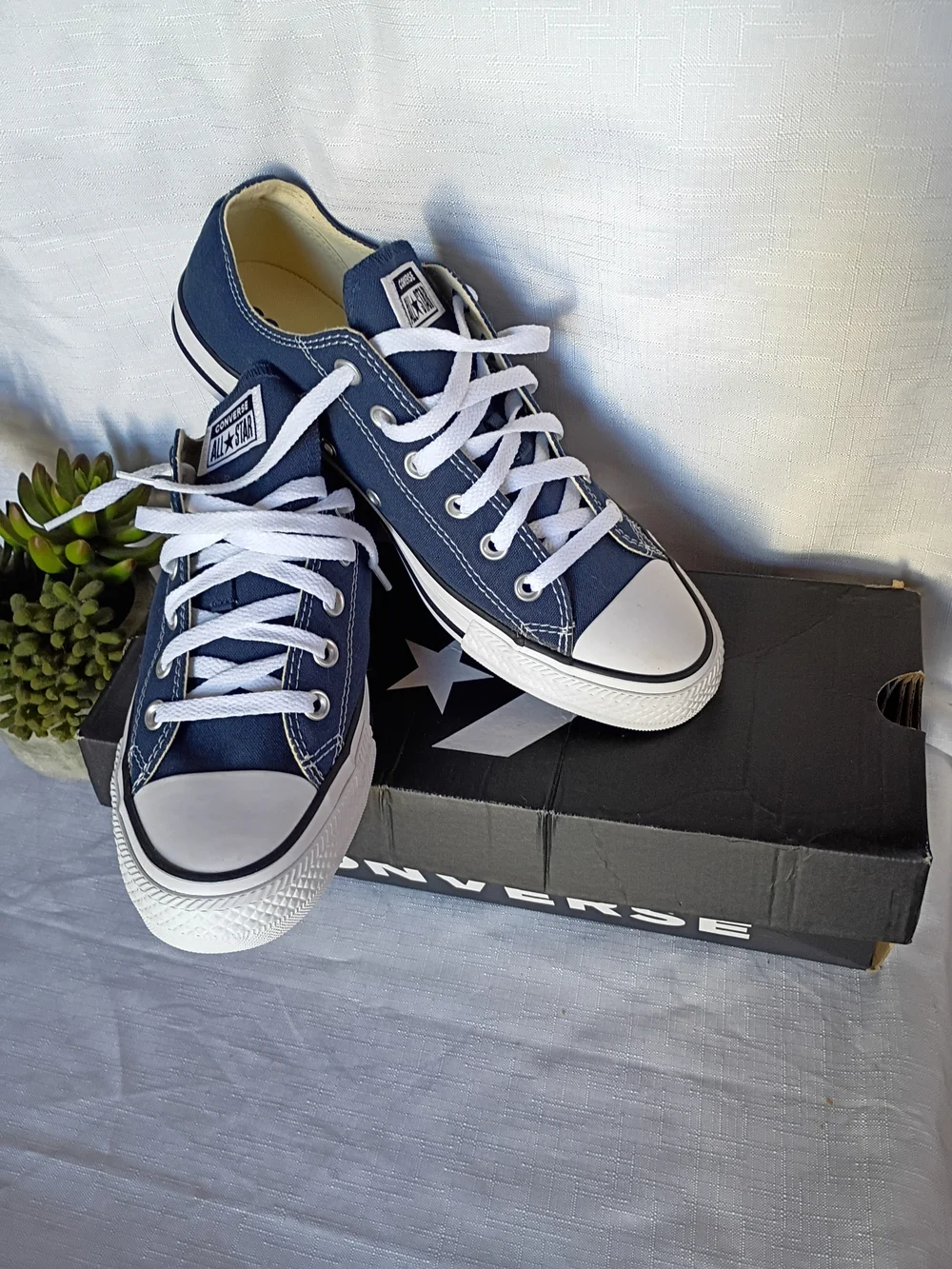 Converse Chuck Taylor Classic Men's All Star Low Top Sneakers - Navy Blue Size 8 - Picture 2 of 10